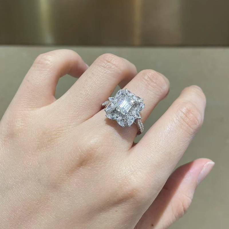 梨形小钻围镶长方钻Women's RingS925银镀白金定制选款主石Moissanite1.0ct/副石高碳钻